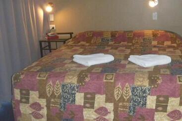 فندق على الطريق Mid City Motor Inn