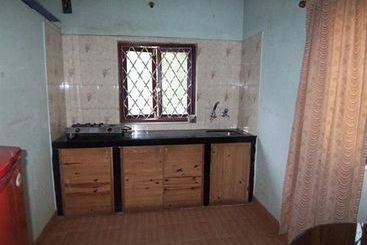 פנסיון Down Hill Village Inn