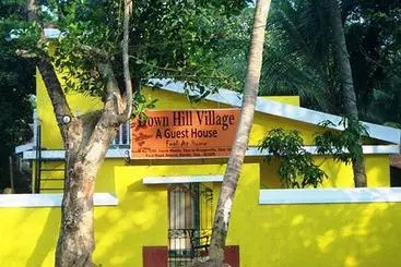 פנסיון Down Hill Village Inn