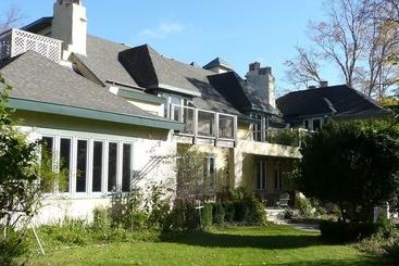 Tamaracks Country Villa Bed & Breakfast