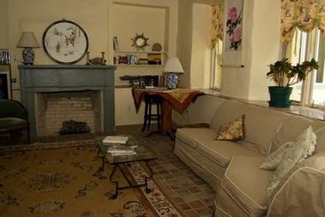 Tamaracks Country Villa Bed & Breakfast