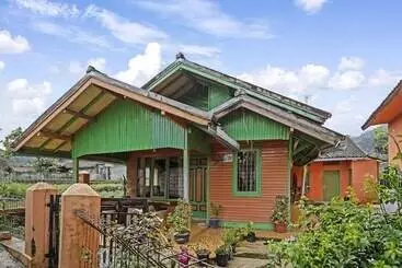 Hotel Oyo Homes 91128 Desa Wisata Lebakmuncang Ciwidey Syariah