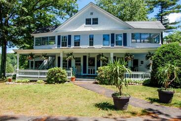 בית מלון כפרי Cozy Lakefront Suite