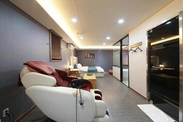 Gimpo Drive In Hotel Laboum