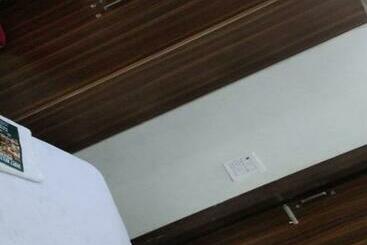 Hotel Oyo 83499 Red Leaf Residency