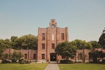 Lakeside Courtyard By Jinspecial