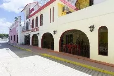 هتل Los Arcos