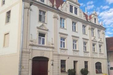 هتل کپسول Jedności Hostel