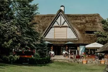 リゾートホテル Dom Wypoczynkowy Pod Strzechą W Giewartowie