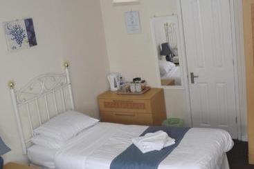 Отель Lamb Inn Ringwood Limited