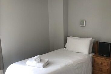 Отель The Wheatsheaf Inn