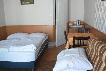 پانسیون Apartament I Pokoje Gościnne Budnik