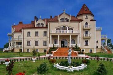 Resort Pałac Koronny Noclegi & Wypoczynek