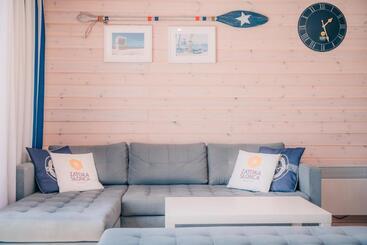 استراحتگاه Zatoka Slonca   Domki Z Basenem, Wifi I Parking W Cenie!