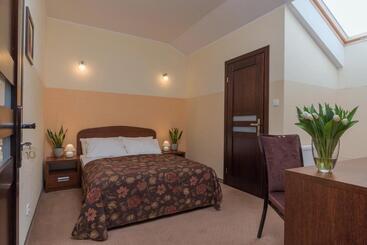 تختخواب و صبحانه Leszczynowy Dworek