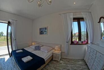 مبيت وإفطار Pensjonat Riwiera Z Widokiem Na Zalew Wiślany