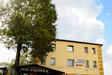 ベッドアンドブレックファースト Restauracja I Noclegi Pod Sikorką