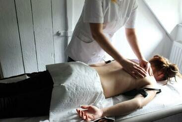 Fitness Hostel   Restauracja, Darmowy Parking I Siłownia