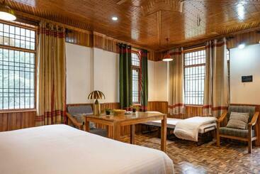 Bed and Breakfast Serenity Stays   Manali, Naggar