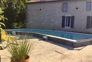 ベッドアンドブレックファースト Belle Et Spacieuse Chambre D’hôtes Avec Piscine
