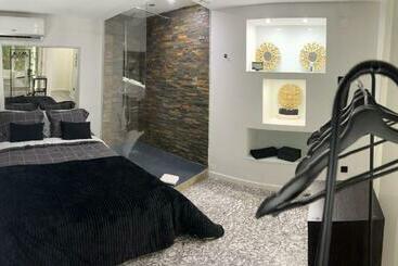 Schronisko Modern Room With Indoor Shower Near The River   Quarto Moderno Com Duche Interior Próximo Da Ribeira