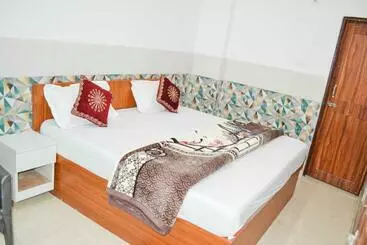Hotel Oyo 80691 New Jp