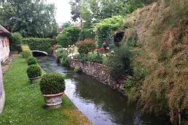 Majatalo La Chaumière   Petit Déjeuner Inclus à 15 Min De Versailles