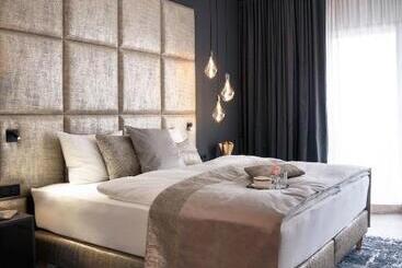 호텔 The Newsha Signature Home