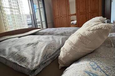 Bed and Breakfast Mediterranean Lake Escape House