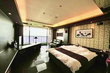 בית מלון כפרי Sky Tower Sweet 4 Beppu, Resort Love