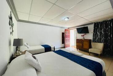 پانسیون Hostal Clary