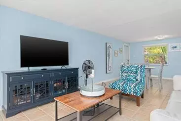 Aparthotel Beautiful Waterfront Condo 1