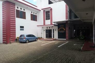 ホテル Wisma Galiharum Banjarnegara