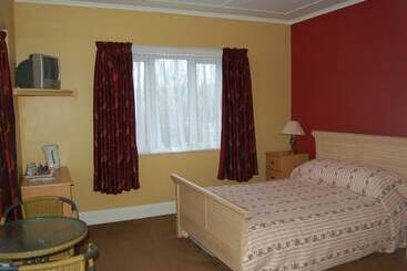 Bed and Breakfast Paths End