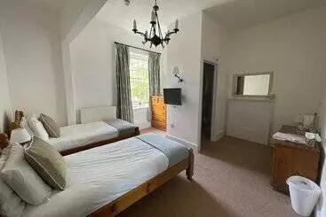 Otel George & Falcon