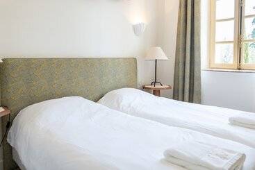 Пансион Chateau Les Crostes