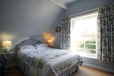 Pensão Riverbank House