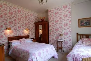 Pensió Riverbank House