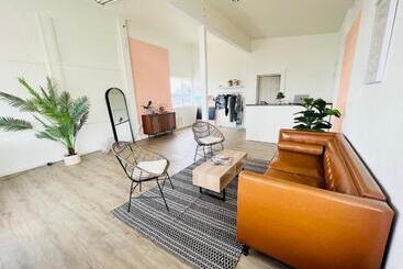 شقة فندقية The Postcard Motel