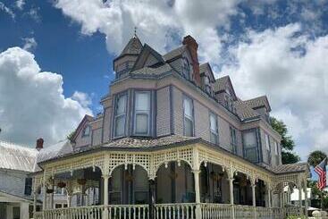 مبيت وإفطار Grand Gables Inn