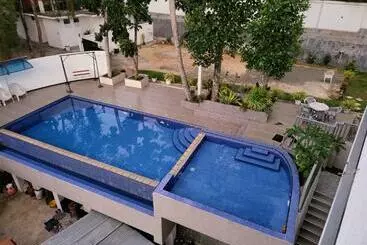 تختخواب و صبحانه Sithdam Villa