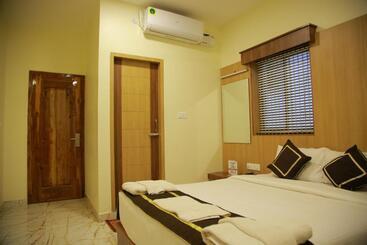 Hotel Mgs Residency Bodi