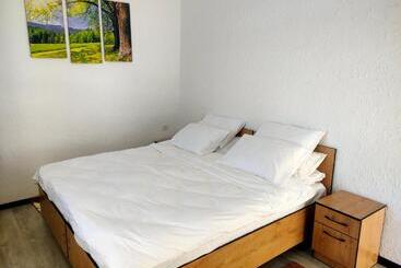 پانسیون The Lake Townhouse