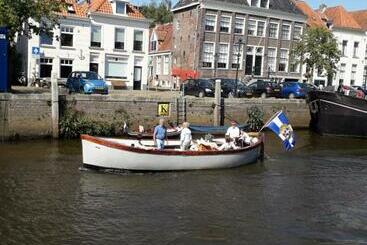 Bed and Breakfast Thorbecke Canal View 42m2 Loft