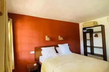 هتل L Ylang Ylang Auberge Ambatoloaka