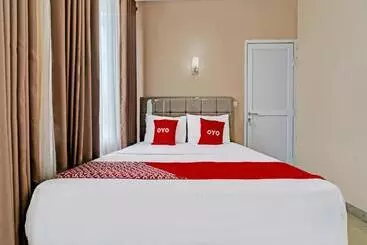 Hotel Oyo 92023 Singgasana Cipelah Syariah