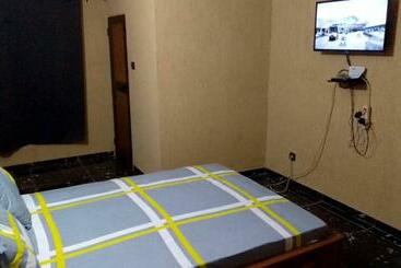 膳宿费 Studio 2 Climatisé Et Ventilateur Plafonnier Et Wifi Gratuit A 6 Nuitees De Reservation