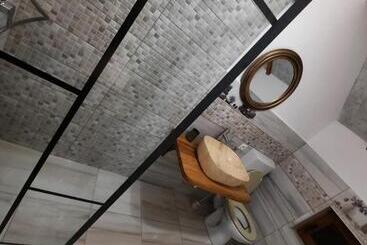 پانسیون Vis împlinit