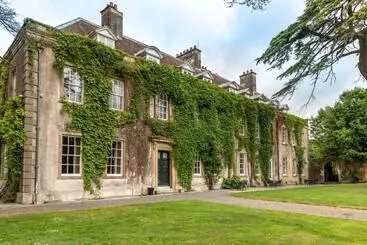 هتل Holbrook Manor & Spa