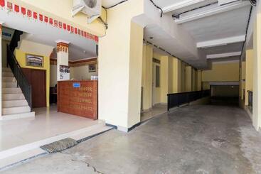 Hotell Reddoorz @ Jalan Wayhitam Pakjo